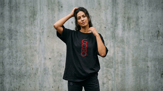 T-shirt - GOMO Red on Black